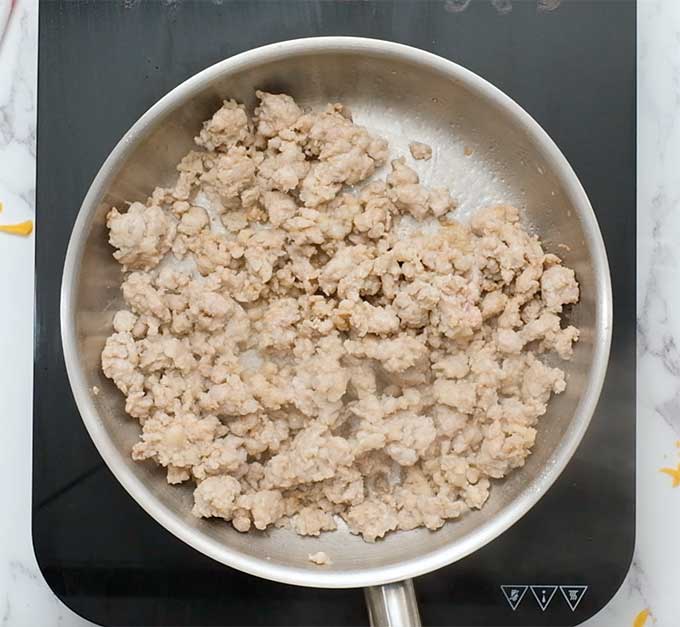 skillet full of cooked breakfast sausage